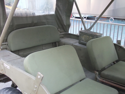 Jeep ford 9 ช่องตาลึก