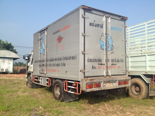 ขาย 6 ล้อ HINO เครื่อง HO7D 195 แรงม้ายาง 900 กระบะตู้สเตนเลส ยาว 5.30 เมตร กว้าง 2.45 เมตร สูง 2.50 เมตร ตู้อย่างดีเครื่องใหม่กิ้บไม่มีเยิ้ม ขายตามสภาพหรือให้เก็บงานใหม่ก็ได้ครับ รถใช้งานอยู่มีเล่มพร้อมภาษีพร้อม