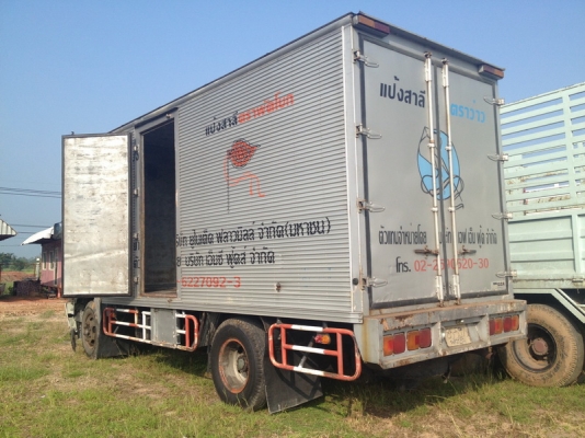 ขาย 6 ล้อ HINO เครื่อง HO7D 195 แรงม้ายาง 900 กระบะตู้สเตนเลส ยาว 5.30 เมตร กว้าง 2.45 เมตร สูง 2.50 เมตร ตู้อย่างดีเครื่องใหม่กิ้บไม่มีเยิ้ม ขายตามสภาพหรือให้เก็บงานใหม่ก็ได้ครับ รถใช้งานอยู่มีเล่มพร้อมภาษีพร้อม