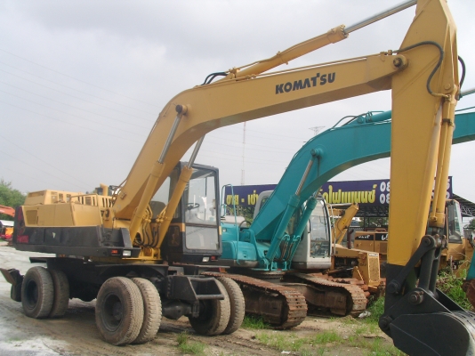 ขายด่วนรถตักล้อยาง KOMATSU PW 200 - 3 สภาพสวย