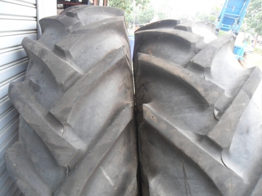 ขายแล้ว ยางหลังรถไถ 18.4-30/15-30 พร้อมกระทะล้อเก่านอกหนาๆ ใส่รถไถ รถคีบอ้อย คู่ละ30,000