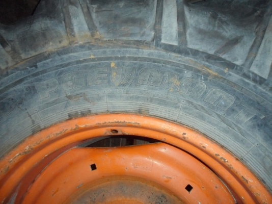 ขายแล้ว ยางหลังรถไถ 18.4-30/15-30 พร้อมกระทะล้อเก่านอกหนาๆ ใส่รถไถ รถคีบอ้อย คู่ละ30,000