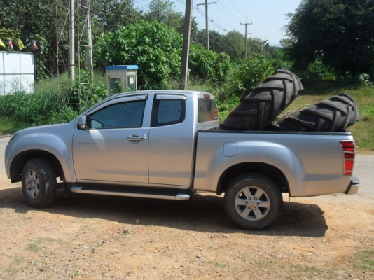 ขายแล้ว ยางหลังรถไถ 18.4-30/15-30 พร้อมกระทะล้อเก่านอกหนาๆ ใส่รถไถ รถคีบอ้อย คู่ละ30,000