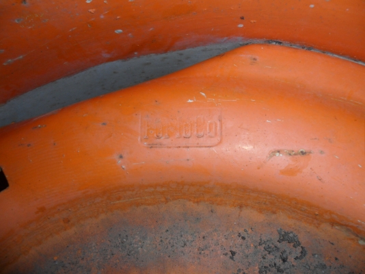 ขายแล้ว ยางหลังรถไถ 18.4-30/15-30 พร้อมกระทะล้อเก่านอกหนาๆ ใส่รถไถ รถคีบอ้อย คู่ละ30,000