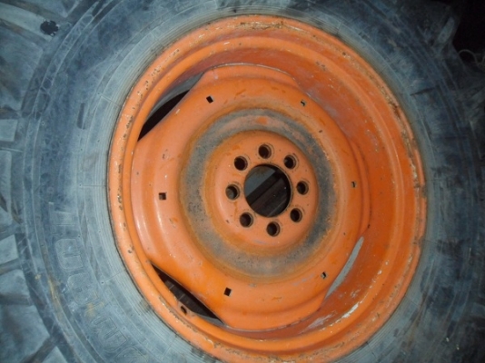 ขายแล้ว ยางหลังรถไถ 18.4-30/15-30 พร้อมกระทะล้อเก่านอกหนาๆ ใส่รถไถ รถคีบอ้อย คู่ละ30,000