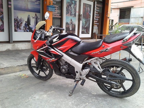 CBR 150 สตาร์ทมือ ล้อแม็กซ์ สีแดง ดำ เครื่องเดิมๆ ชุดสีสด เอกสารครบ ขับกลับบ้านได้เลย CBR 150 สตาร์ทมือ ล้อแม็กซ์ สีแดง ดำ เครื่องเดิมๆ ชุดสีสด เอกสารครบ ขับกลับบ้านได้เลย