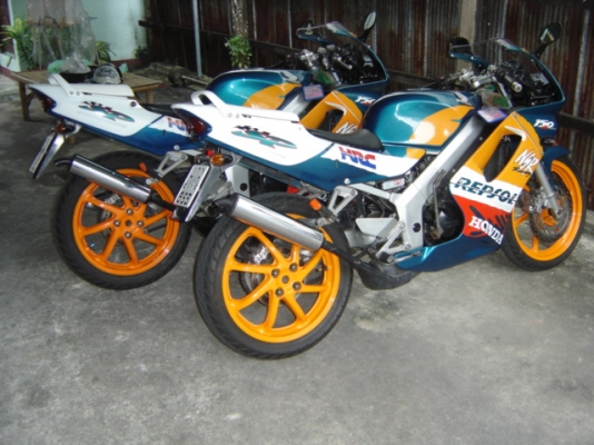 NSR 150 SP PROARM ขายด่วน  สวยมากครับ ทำสีใหม่ ทั้ง คัน เครื่องดีเยี่ยม อยูที่ กทม ไปรษณีย์ ยานนาวา ตรงข้ามปั้มเชลล์ สนจัยติดต่อ คุณ.แจ็ค โทร .0808051985 กทม ราคาต่อรองได้ครับ
