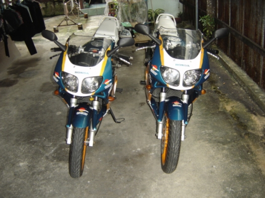 NSR 150 SP PROARM ขายด่วน  สวยมากครับ ทำสีใหม่ ทั้ง คัน เครื่องดีเยี่ยม อยูที่ กทม ไปรษณีย์ ยานนาวา ตรงข้ามปั้มเชลล์ สนจัยติดต่อ คุณ.แจ็ค โทร .0808051985 กทม ราคาต่อรองได้ครับ