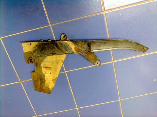 ขายบังโซ่และขาไฟท้ายของdt125monoราคา1,400,1,200บาท