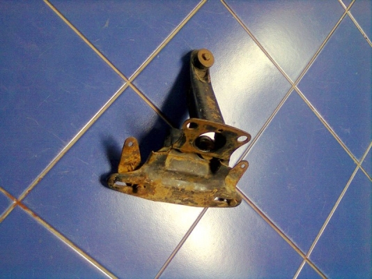 ขายบังโซ่และขาไฟท้ายของdt125monoราคา1,400,1,200บาท