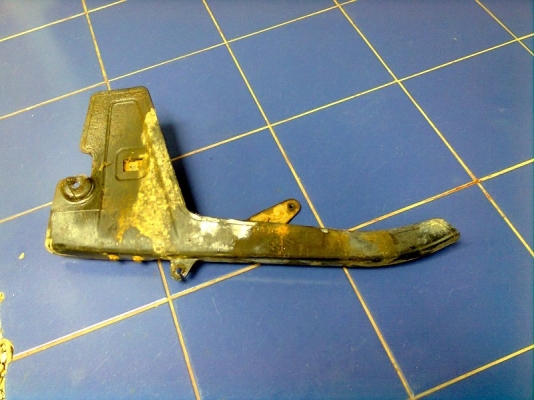 ขายบังโซ่และขาไฟท้ายของdt125monoราคา1,400,1,200บาท