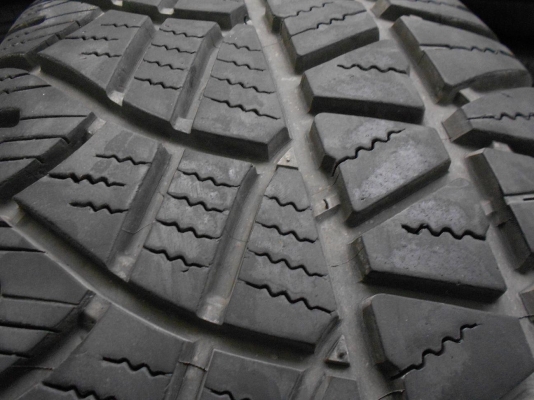 ขายยางมิชลิน 265/70/15 ปี 11 ดอกสวย ไม่มีปะ 1 ชุด/ใส่-ถ่วงฟรีค่ะ