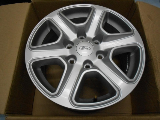 ขายล้อแม็กเปล่า ฟอร์ด เรนเจอร์ ขอบ 17 ใส่ 6/139 ถอดจากป้ายแดง สภาพใหม่มาก 1 ชุด ราคา 5,900 บาท ติดต่อ เมย์ 086-5112801****พร้อมบริการ ถอด ถ่วง ใส่ฟรีค่ะ****ดูของลาดพร้าว 80 แยก 22 ติดปั๊ม ปตท.ค่ะ////ต่างจังหวัดจัดส่งให้ได้ค่ะ////