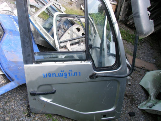 ขายประตูนิสสัน10ล้อud320ยูโรทู