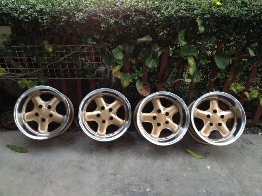 ขายล้อ Fomb Italy ขอบ 15x8.5 ET-22 5/114.3 ก้านยกนิดๆ ออฟลึก สวยมากครับ