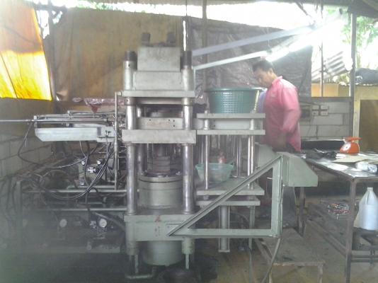 ขายเครื่องอัดยาง 150 ตัน 3 หัวปั๊ม เป็นระบบ cot  มี สไลด์ + กระทุ้ง เปิดพิมห์เองครับเชิญมาทดสอบได้ครับ ขายในราคาถูกตรับ 420,000 - มีระบบ ระบายความร้อน สภาพใช้งานน้อย