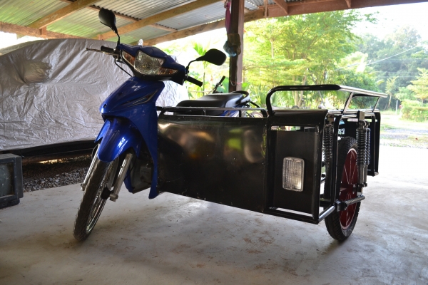 ขายด่วน รถมอไซพ่วงข้าง ขายด่วน รถมอไซพ่วงข้าง