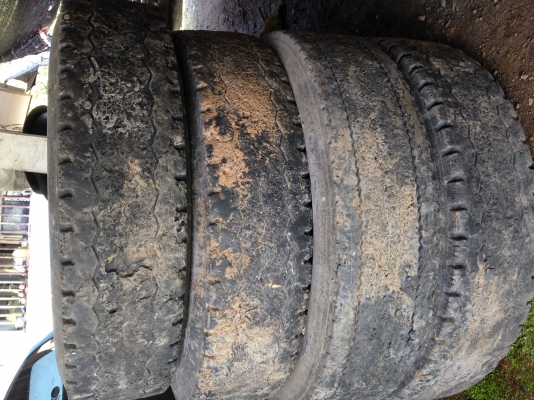 ขายยางเรเดียลมือสอง พร้อมยางใน และลิ้นยาง ถูกๆไม่มีที่เก็บ