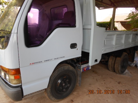 ขาย Isuzu NKR ดั้มเล็กต่อใหม่ เครื่องดี แซทซีสวย เอกสารพร้อมโอน