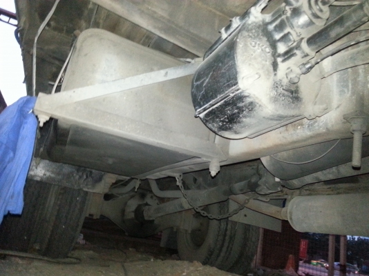 ขายหกล้อ หน้ายาว เอกสารครบ มีประกันชัน3ตอนนี้เครือง่นอ๊คเจ้าของขาย100000