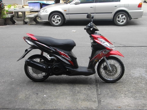 ขาย Skydrive 125cc.หัวฉีด สีแดง-ดำ สวยเฉียบ เครื่องเลิศ98\%เดิมๆ รับประกันศูนย์5ปี ราคา 18500 บาท