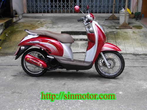 ขาย Scoopy I หัวฉีด สีแดง-เทา สวยคลาสสิค เครื่องสุดยอดเยี่ยมเดิมๆ ประกันศูนย์3ปี 24500 บาท