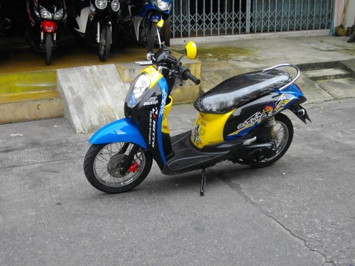ขาย Scoopy I หัวฉีด สีน้ำเงิน-ดำ ขับแค่9000โล สวยจ๊าบ เครื่องดีเยี่ยม ประกันศูนย์3ปี ราคา 24000 บาท