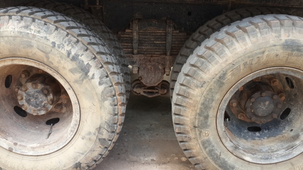 ขายด่วนไอ้หลงสิบปีดสองเพลาดั้ม FN527MTF 3800 220แรง  พร้อมใช้จัดแนนท์ได้โทร 0801515451