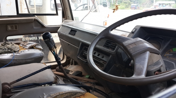 ขายด่วนไอ้หลงสิบปีดสองเพลาดั้ม FN527MTF 3800 220แรง  พร้อมใช้จัดแนนท์ได้โทร 0801515451