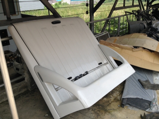 ขายฝาปิดกะบะ ดีแม๊ก 4ประตู ปี09สีขาว 6500บาท