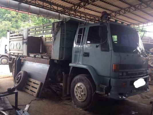 ขาย10ล้อดั๊มISUZU 240 หัวขาวตัวแรกทำฟ้า 250 แรงม้า สนใจโทร0819701072