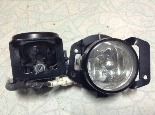 ขายไฟตัดหมอกวีออสแท้ 1 คู่ 1200 บาท