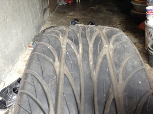 ขายยาง 205/45/17ปี12สภาพ90\% 1เส้น 1000 บาท