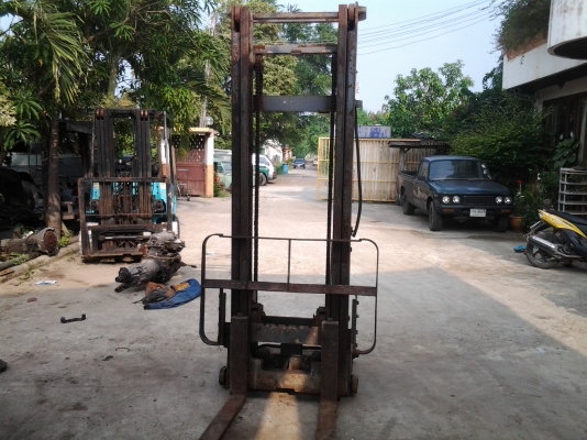 ขายครับ เสาร์โฟ๊คลิ๊ฟ  เชียงกงไม่ผุครับสถาพสวย  ยกสูง 4.50 เมตร 2 ตัน มีหงายงาได้ ขายถูกครับ 12,000- บาท