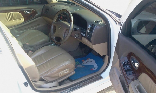 ขายnissan cefiro A33ปี02 abs airbag2ใบ ล้อแม็ก17 เครื่องเกียร์ok