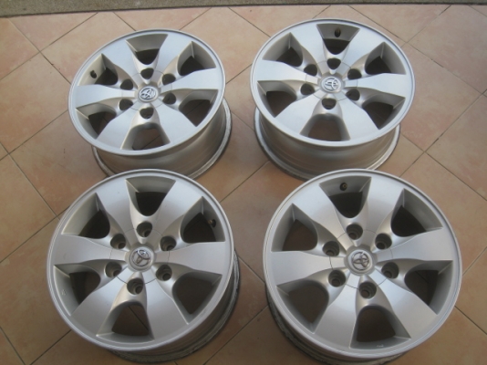 ขายล้อแม็ก vigo champ 16"x7" et30 6 รู 139.7 ล้อมีรอยนิดหน่อยครับ สีเดิม พร้อมน็อตล้อเดิม  สนใจติดต่อเล็กคลองสาม (081-3747940)