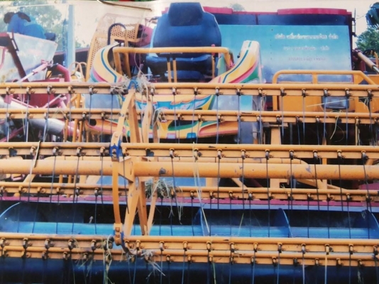 ขายรถเกี่ยว ไอ้หนุ่มไวไฟ และรุ่นปลดหนี้ ปี52-53 มีสี่คันแบ่งขายหนึ่งคันเลือกไ ด้เลยครับ 088-2802318 ต่อลองได้นะครับ