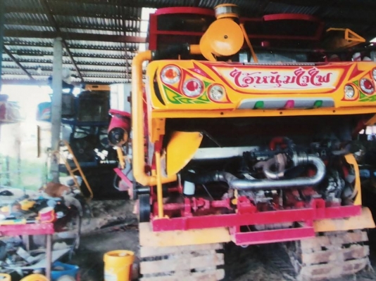 ขายรถเกี่ยว ไอ้หนุ่มไวไฟ และรุ่นปลดหนี้ ปี52-53 มีสี่คันแบ่งขายหนึ่งคันเลือกไ ด้เลยครับ 088-2802318 ต่อลองได้นะครับ