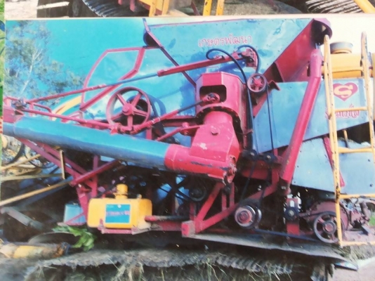 ขายรถเกี่ยว ไอ้หนุ่มไวไฟ และรุ่นปลดหนี้ ปี52-53 มีสี่คันแบ่งขายหนึ่งคันเลือกไ ด้เลยครับ 088-2802318 ต่อลองได้นะครับ