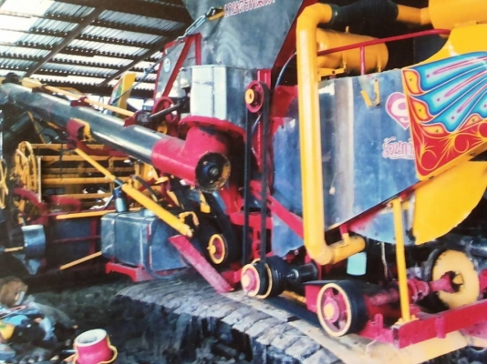 ขายรถเกี่ยว ไอ้หนุ่มไวไฟ และรุ่นปลดหนี้ ปี52-53 มีสี่คันแบ่งขายหนึ่งคันเลือกไ ด้เลยครับ 088-2802318 ต่อลองได้นะครับ