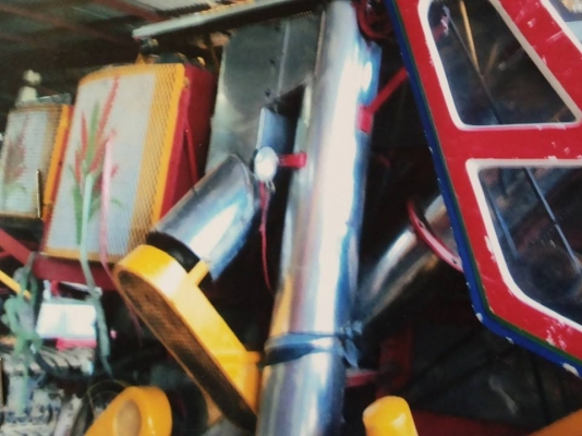 ขายรถเกี่ยว ไอ้หนุ่มไวไฟ และรุ่นปลดหนี้ ปี52-53 มีสี่คันแบ่งขายหนึ่งคันเลือกไ ด้เลยครับ 088-2802318 ต่อลองได้นะครับ