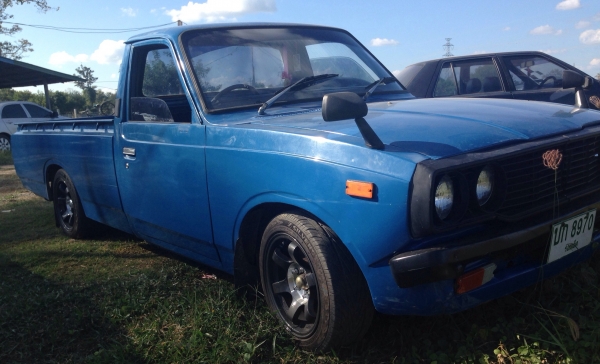 TOYOTA RN20 - 5 ขอ เครื่องยนต์ 2Y รถสวยทั้งคันพร้อมใช้งานได้เลย ภายในคอนโซลสวยครบพร้อม ภายนอกกระบะไม่มีผุกร่อน ช่วงล่างคัชซีสวย ล้อแม็กลายสวยทั้ง 4 ล้อ ยางสภาพดี 70\% พร้อมใช้งาน เอกสารทะเบียนครบพร้อม ราคาต่อรองได้ครับ