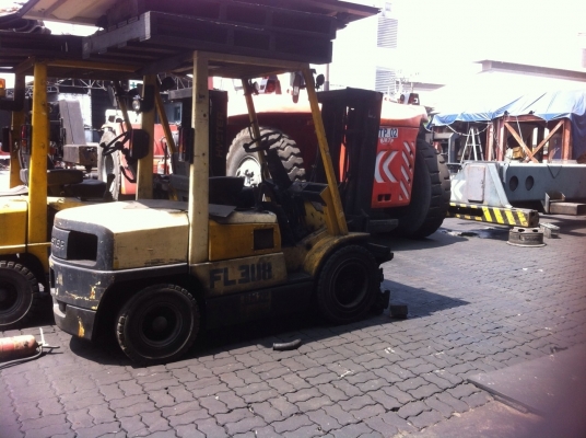 ขายรถฟอร์คลิฟต์  ราคาถูก.ขายเหมา แพคคู่ 400,000 ติดต่อ เบียร์. 087-8238885