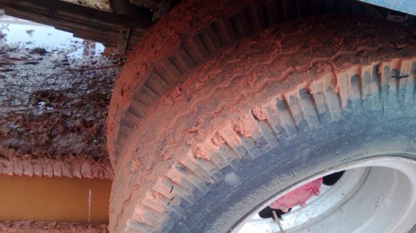 รถมิตซู 6 ล้อ ท้ายลาด 100 แรงม้า. ปี 36 สนใจติดต่อ 081 - 6079515 รถมิตซู 6 ล้อ ท้ายลาด 100 แรงม้า. ปี 36 สนใจติดต่อ 081 - 6079515