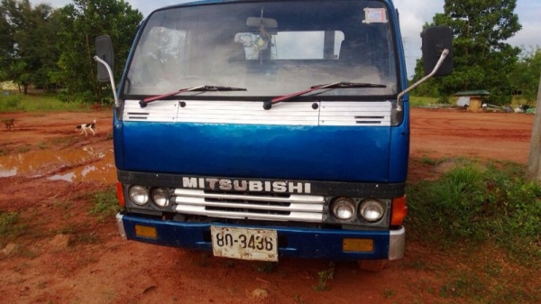 รถมิตซู 6 ล้อ ท้ายลาด 100 แรงม้า. ปี 36 สนใจติดต่อ 081 - 6079515 รถมิตซู 6 ล้อ ท้ายลาด 100 แรงม้า. ปี 36 สนใจติดต่อ 081 - 6079515