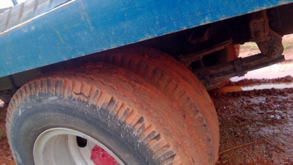 รถมิตซู 6 ล้อ ท้ายลาด 100 แรงม้า. ปี 36 สนใจติดต่อ 081 - 6079515 รถมิตซู 6 ล้อ ท้ายลาด 100 แรงม้า. ปี 36 สนใจติดต่อ 081 - 6079515