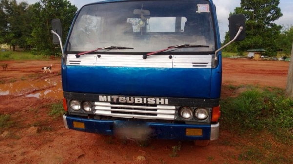 รถมิตซู 6 ล้อ ท้ายลาด 100 แรงม้า. ปี 36 สนใจติดต่อ 081 - 6079515 รถมิตซู 6 ล้อ ท้ายลาด 100 แรงม้า. ปี 36 สนใจติดต่อ 081 - 6079515