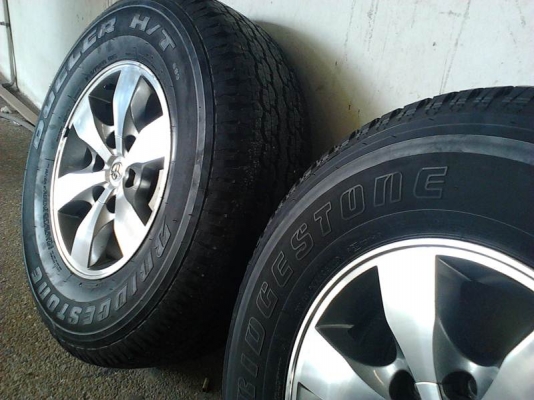 ขายด่วน แม็กพร้อมยาง 265/70 R 16 สภาพ 90\%