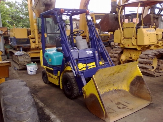 ต้องการขายรถตักล้อยางยี่ห้อ komatsu-sg07L-3รถนอกสภาพดีมากๆนำเข้าจากญี่ปุ่น