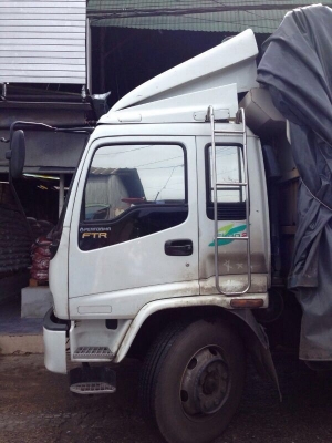 รถอีซูซุ 6 ล้อ รั้ว FTR  195 แรงม้า ปี 46   สนใจติดต่อ 081 - 6079515